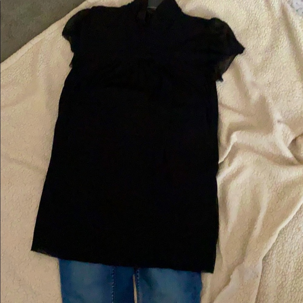 Black short sleeve top.